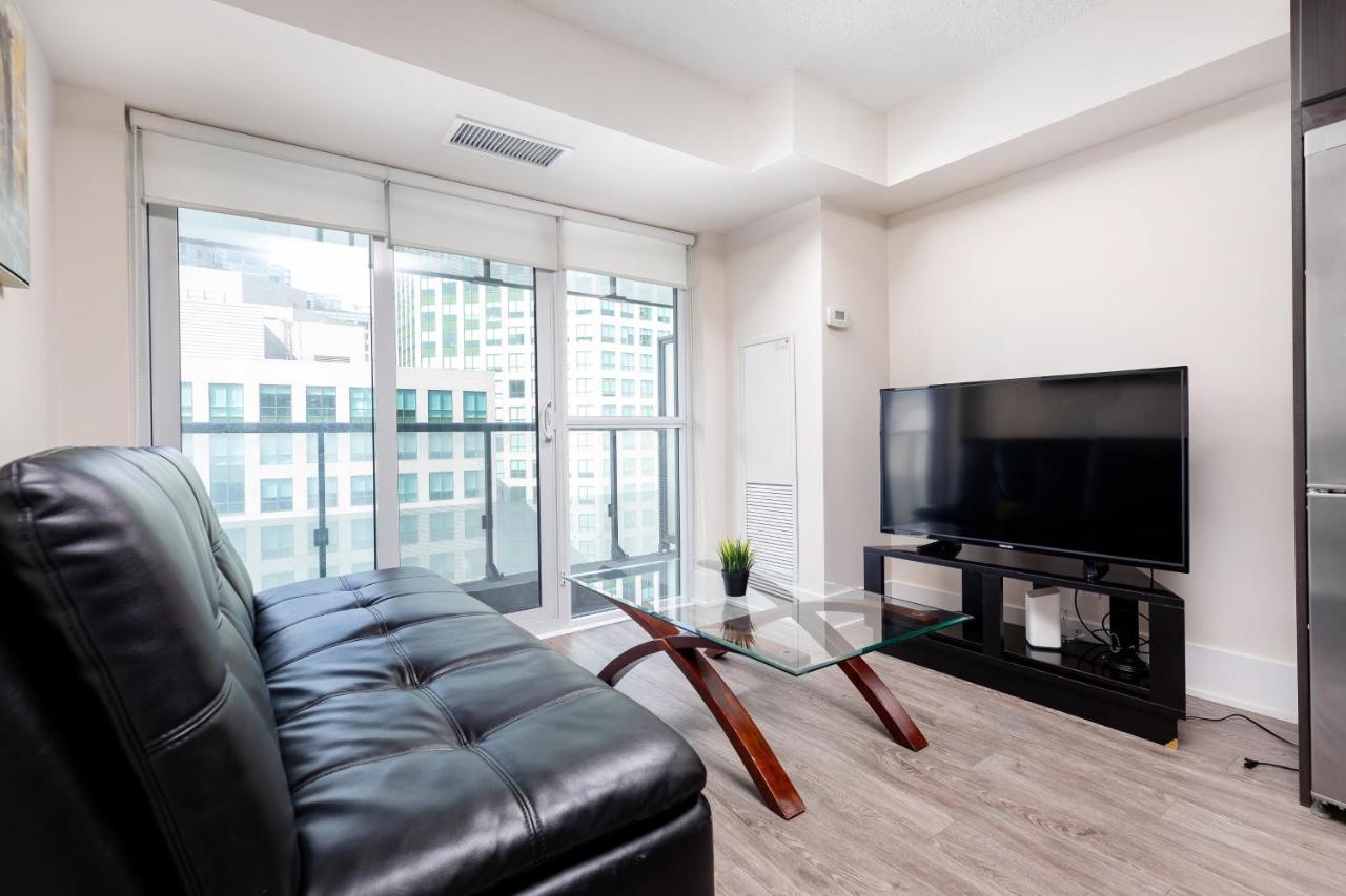 Apartment Centrally Located In The Heart Of Downtown Toronto